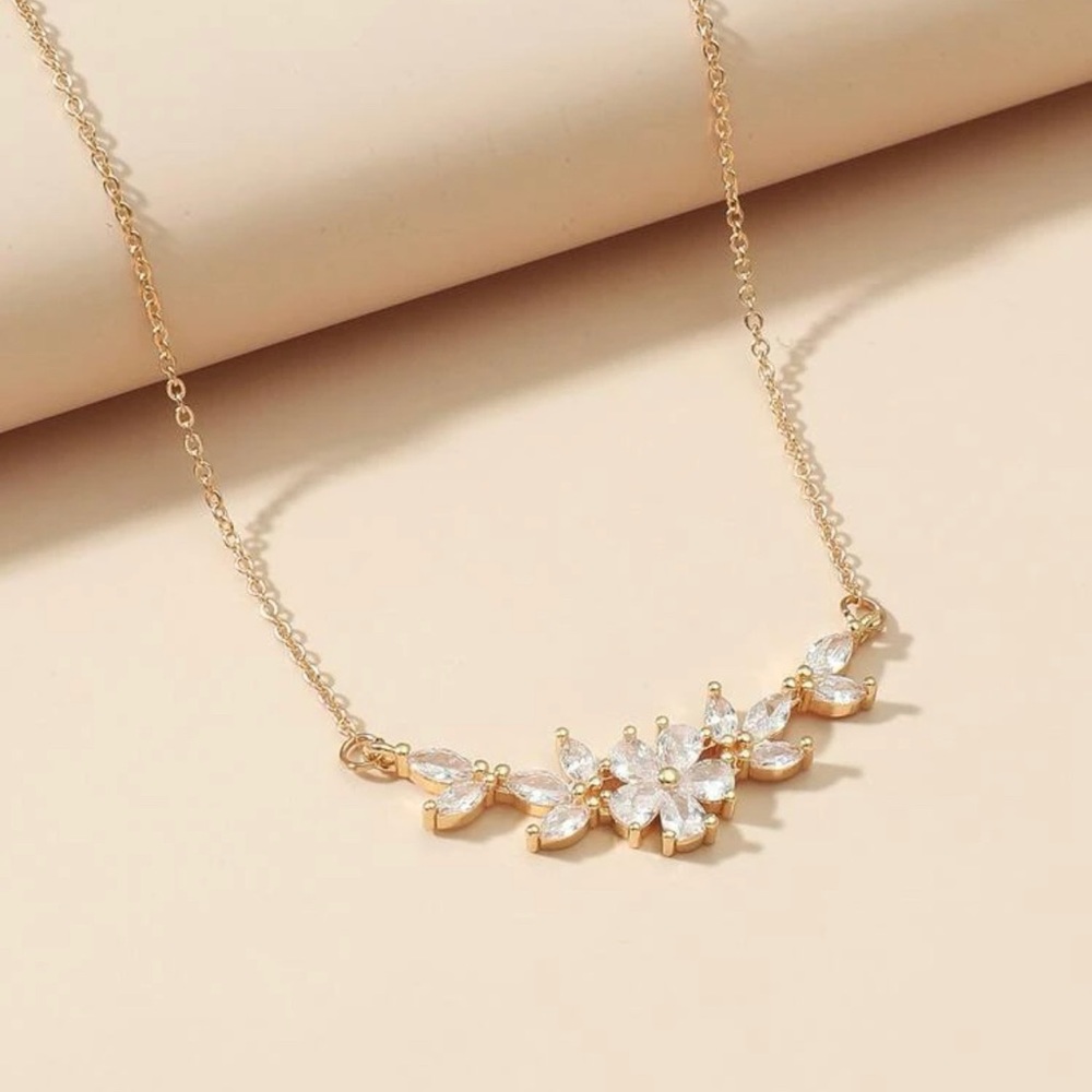 Cubic Zirconia Decor Necklace - Picture 2 of 3